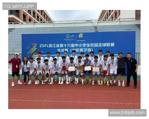 杭州足球队灵活性变革引发热议探索新战术与团队协作的未来发展 杭州足球队灵活性变革引发热议探索新战术与团队协作的未来发展