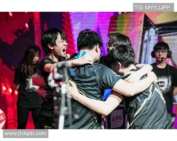 RNG战队的荣耀与挑战：DOTA2赛场上的奋斗与坚持之路